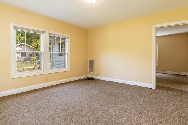 Foto del edificio - 4321 Strawberry Plains Pike