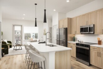 Building Photo - Alexan 505