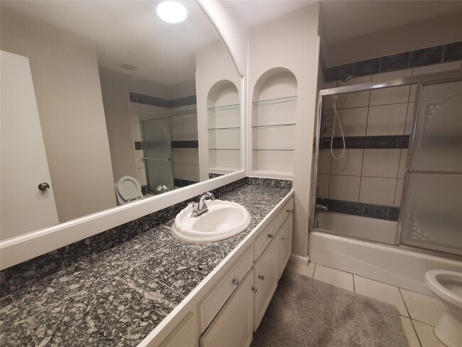 Foto del edificio - 3002 Frontier Dr