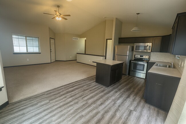 Foto del edificio - 2110/12 E Cedar Tree St