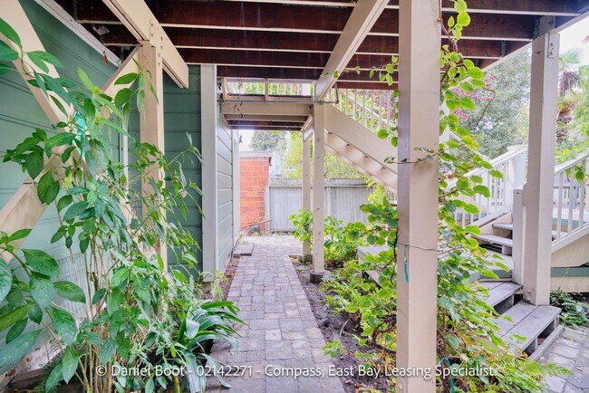 Foto del edificio - 2141 Ward St