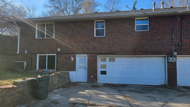Building Photo - 2831 Englewood Terrace