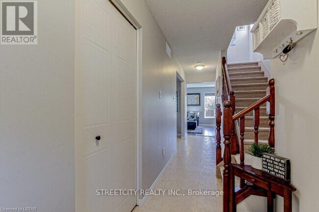 Photo du bâtiment - 1036 Kimball Crescent