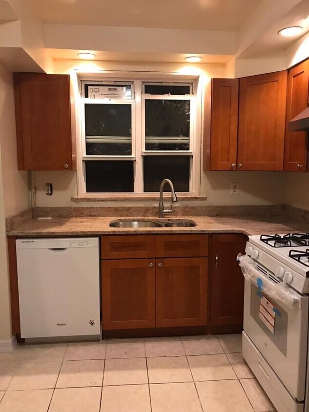 Foto del edificio - 619 E 7th St