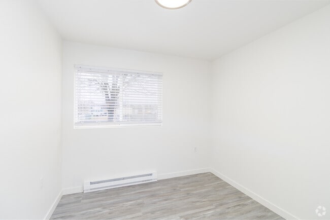 3BR, 2BA - 1036SF - Bedroom - NORTHWOOD MANOR APTS