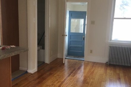 Building Photo - 35 Belmont St
