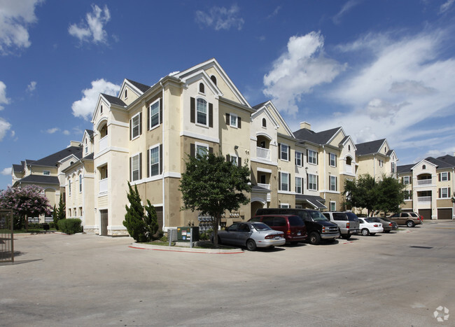 Woodway Square Apartments - Austin, TX | Apartments.com