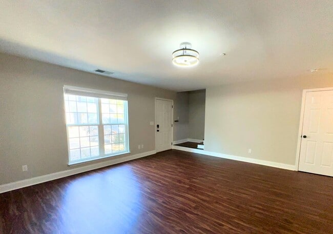 Building Photo - 1126 Maple Tree Ln