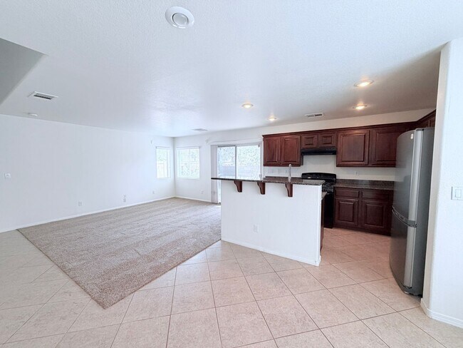 Foto del edificio - 3 bedroom Conveniently located