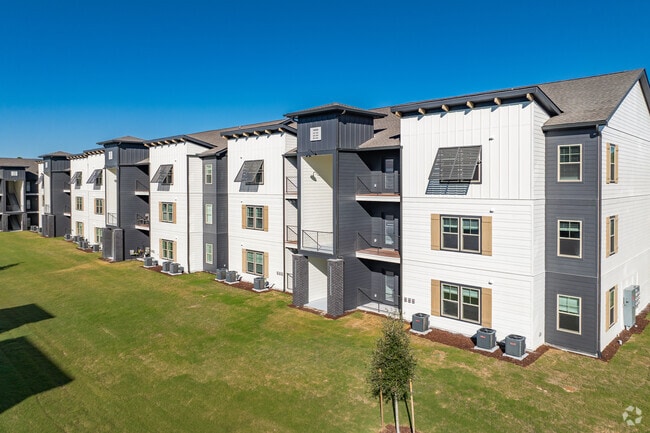 Building Photo - Pointe Grand Spring Hill