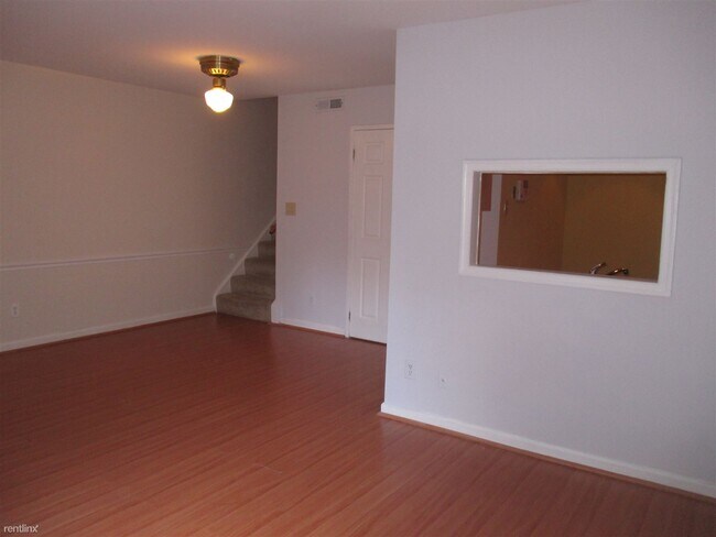 Building Photo - 4 br, 2.5 bath Townhome - 9884 Brookridge Ct