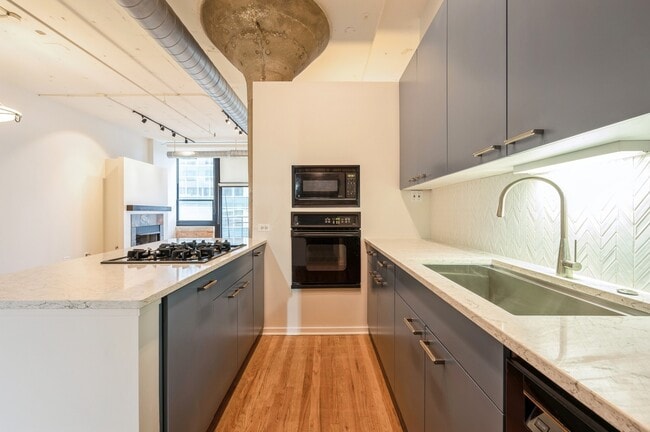 Building Photo - 130 S Canal St