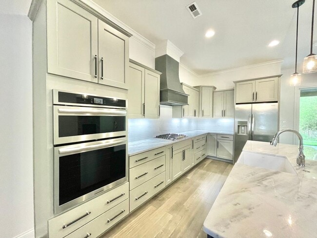 Building Photo - Coming soon! Gorgeous Newer 3 Bedroom, 3 B...