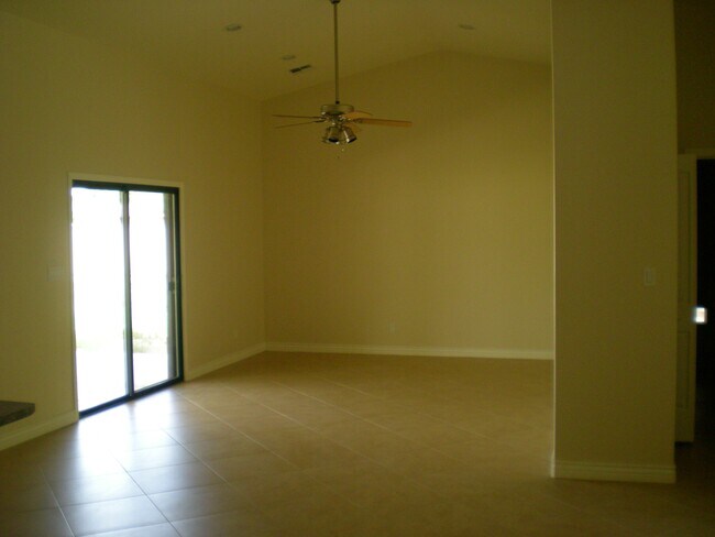 Building Photo - 4012 N 86th Dr