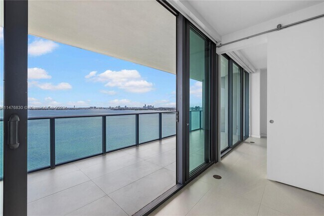 Foto del edificio - 3131 NE 7th Ave