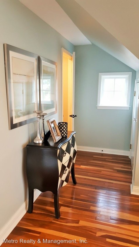 Primary Photo - 128 Colonial Dr