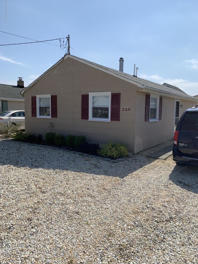 Primary Photo - 226 Fernwood Dr