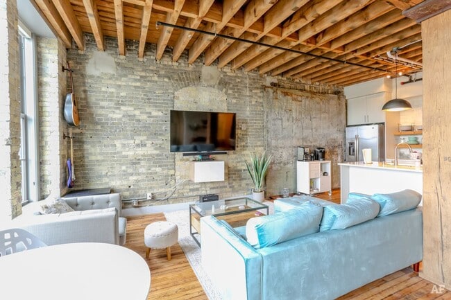 Interior Photo - Serif MKE