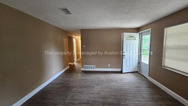 Building Photo - 522 Clermont Ave S