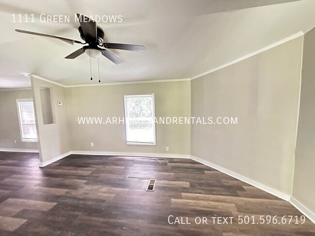 Building Photo - 1111 Green Meadows Rd | $995 | 3 beds, 2 bath