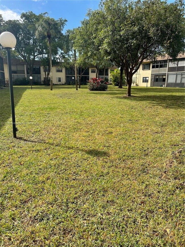 250 Gate Rd Unit 150, Hollywood, FL 33024 Condo for Rent in Hollywood