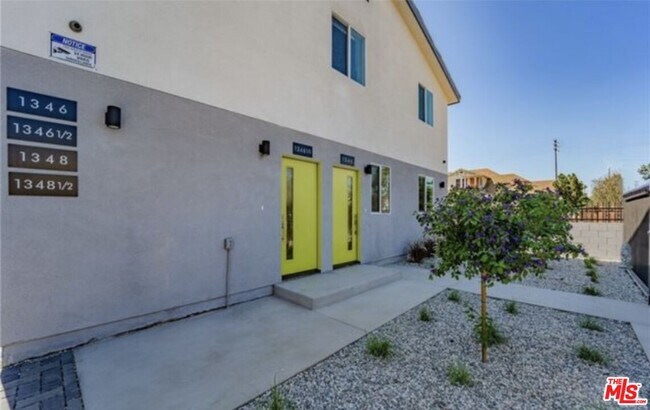 Foto del edificio - 1348 E Vernon Ave