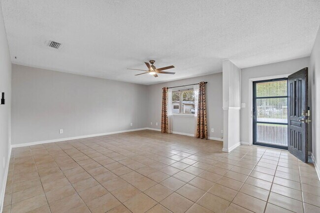 Foto del edificio - 212 Squirrel Haven Rd