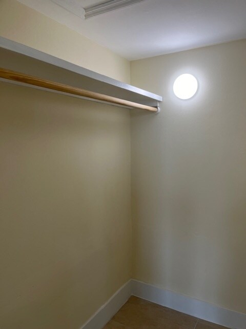 Vestidor principal - 1020 94th St