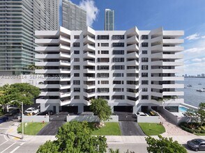 Building Photo - 555 NE 30th St
