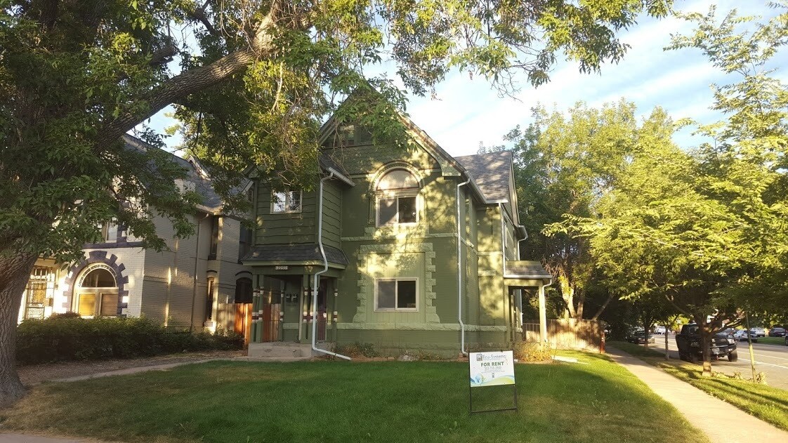 Foto principal - Fabulously Updated 1 Bed/1 Bath Apt in Vic...