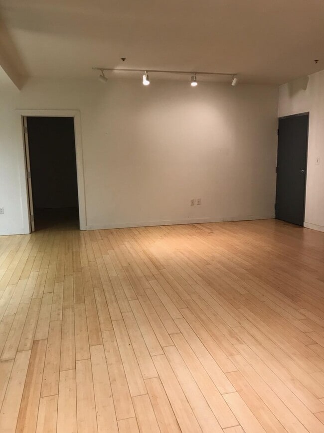 Building Photo - 1112 N 3rd St