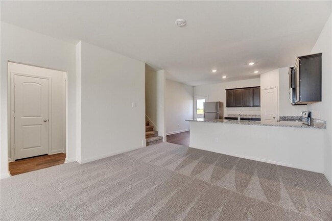 Building Photo - 360 Cres Park Dr