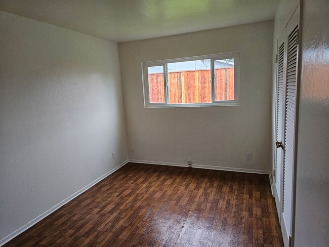 Foto del edificio - Open House Sunday, 5/4 11a - 1p  3 Bed, 1....