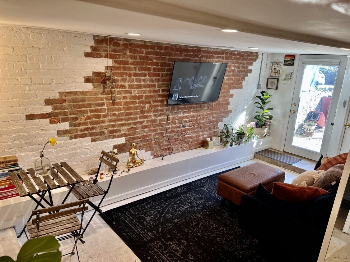 Foto principal - 1310 I St NE