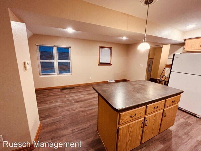 Building Photo - 3 br, 1 bath House - 905 S. Evergreen St