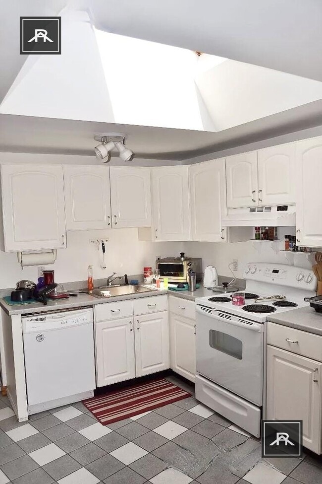 Foto del edificio - 3 bedroom in Brighton MA 02135