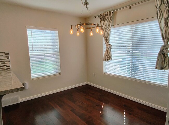 Building Photo - Great 4 Bd 2 Bath Home in Salt Lake Area
