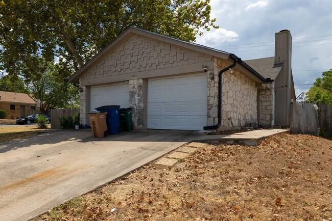 Foto del edificio - 2401 Singletree Ave