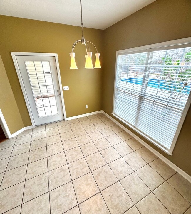 Building Photo - 112 Autumn Way