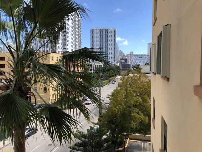 Foto del edificio - 546 SW 1st St