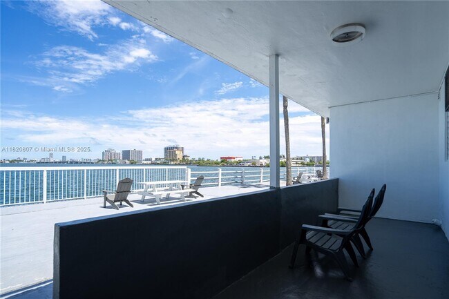 Foto del edificio - 7931 East Dr