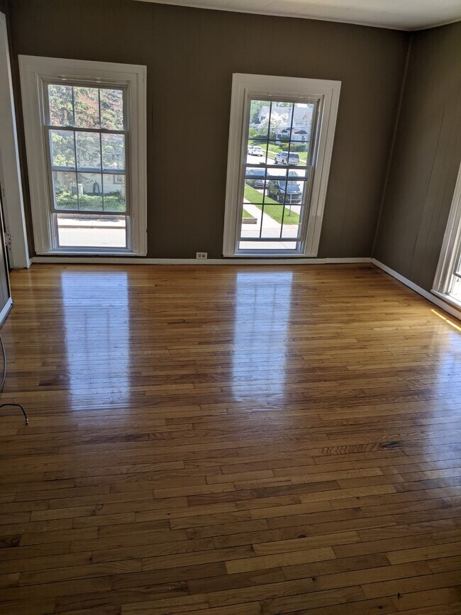 Living Room - 402 W Battell St