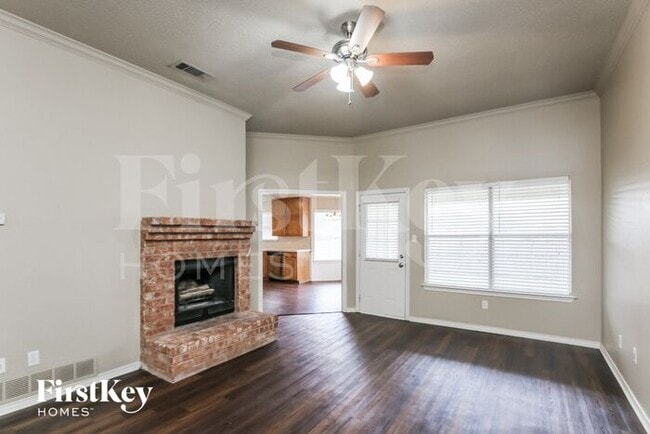 Building Photo - 901 Meadow Cir N