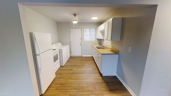 Building Photo - 2 br, 1 bath Duplex - 1114 Fountain St Unit B