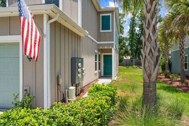 Building Photo - 237 Aralia Ln