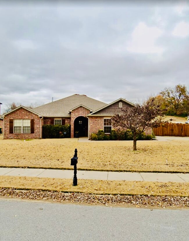 Building Photo - 2966 Springhill Ave