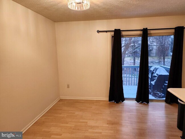 Building Photo - 8 Buttonbush Ct