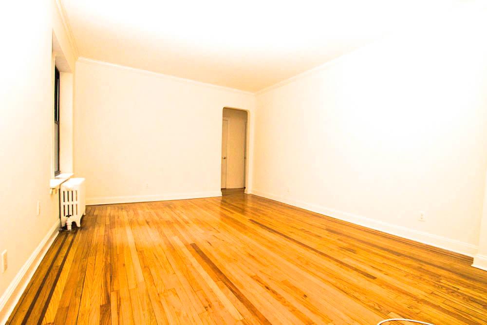 Foto principal - 176 E 3rd St