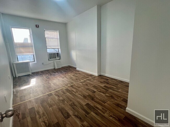 Building Photo - 3BR 1BA Sunny & Renovated w/ Shared Backyard In Flatbush