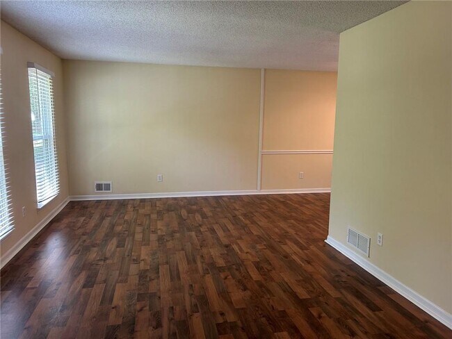 Foto del edificio - 9775 Loblolly Ln